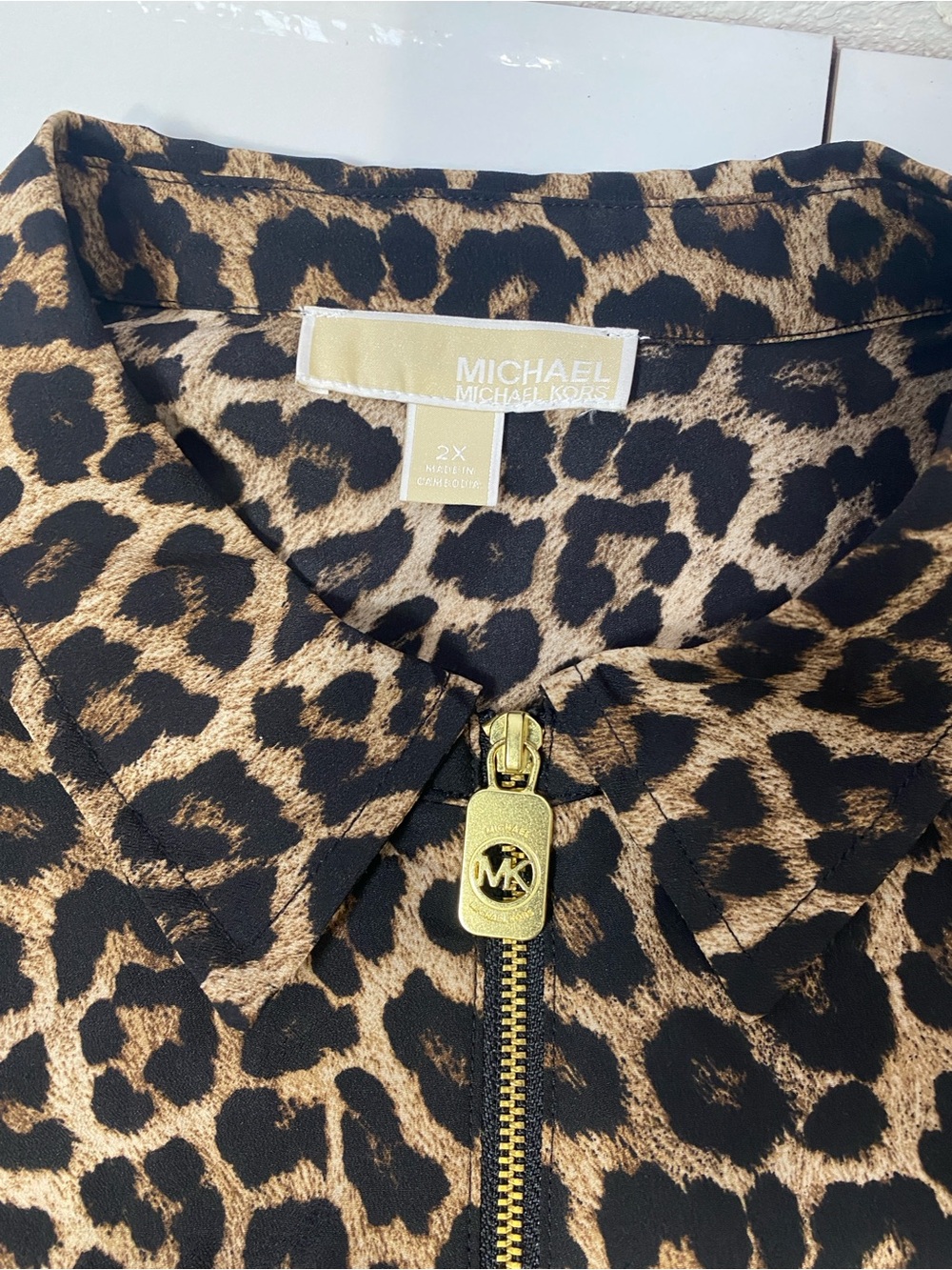 Michael Kors Plus Size 2X Brown Leopard Print Rolltab Sleeve Shirt Blouse Zip-up - Picture 6 of 9